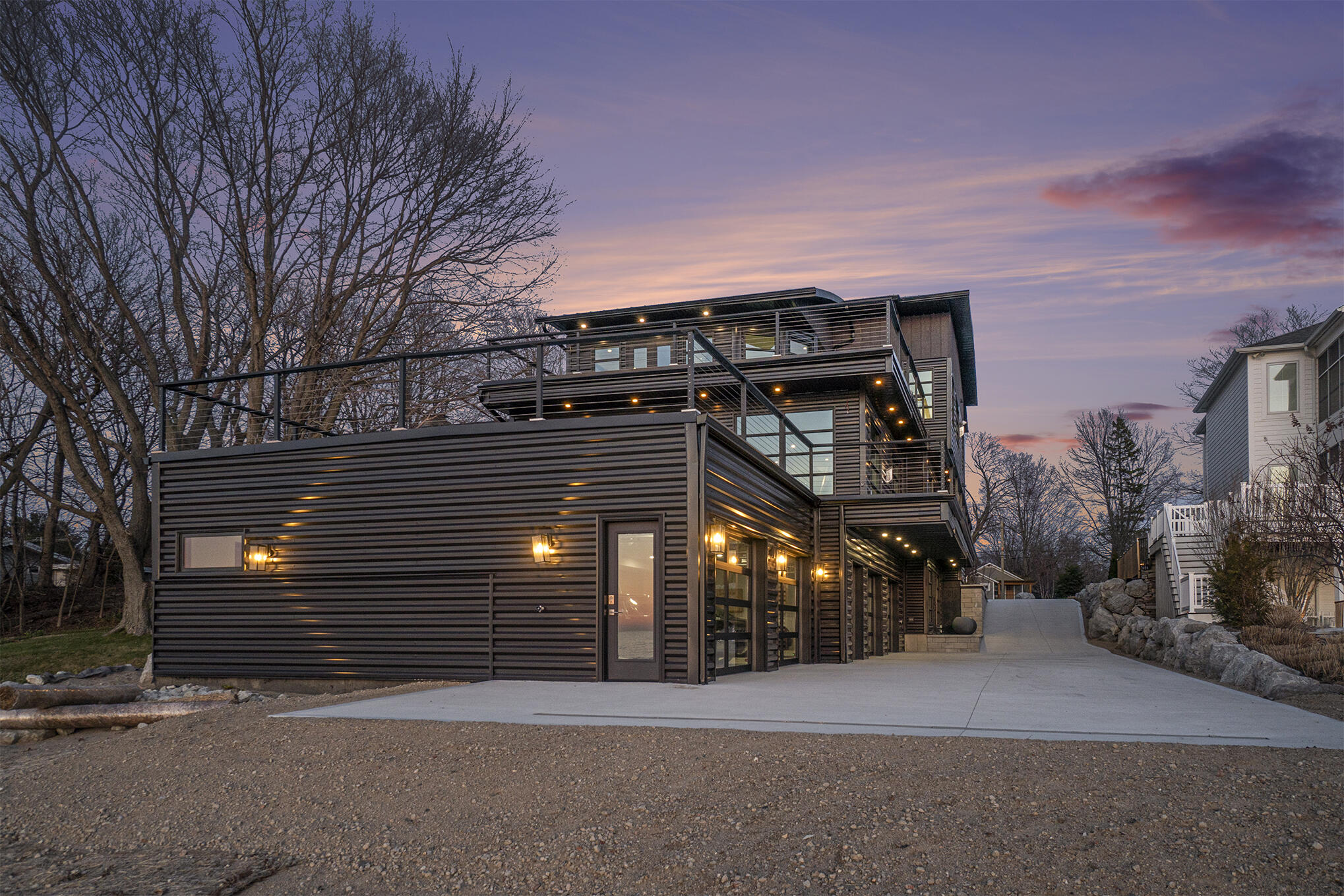 South Haven, Michigan 49090, United States, 5 Bedrooms Bedrooms, ,7 BathroomsBathrooms,Residential,Active,61642