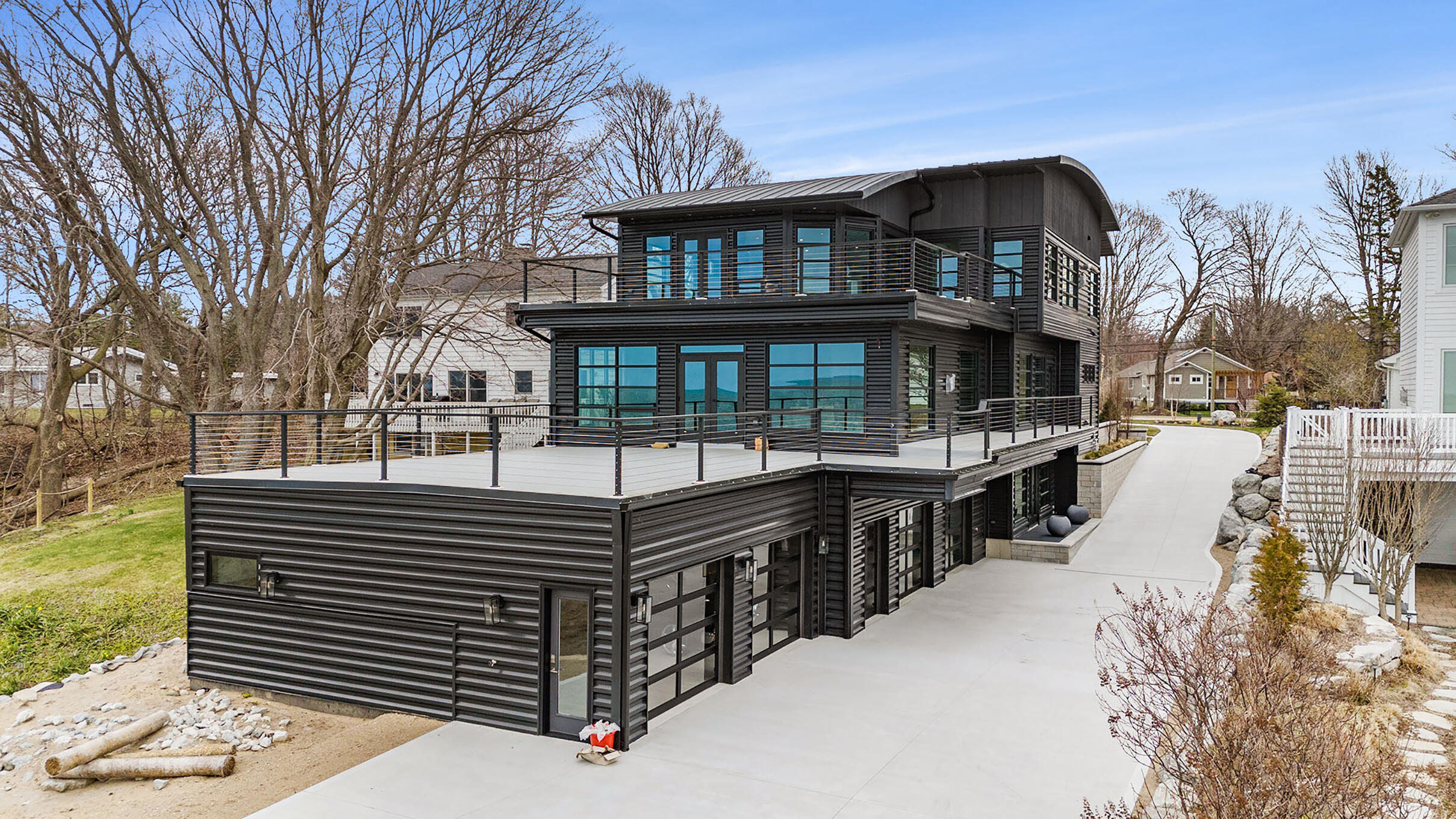 South Haven, Michigan 49090, United States, 5 Bedrooms Bedrooms, ,7 BathroomsBathrooms,Residential,Active,61642