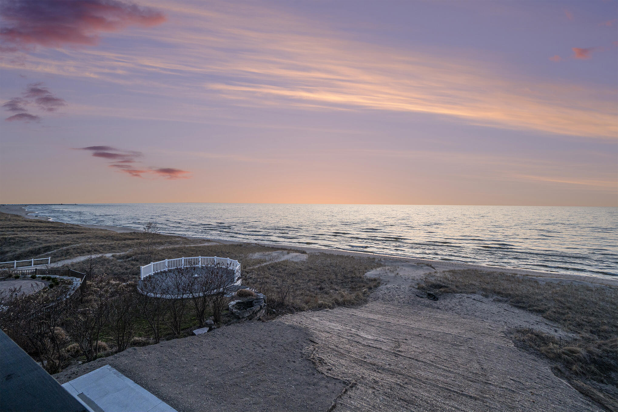 South Haven, Michigan 49090, United States, 5 Bedrooms Bedrooms, ,7 BathroomsBathrooms,Residential,Active,61642