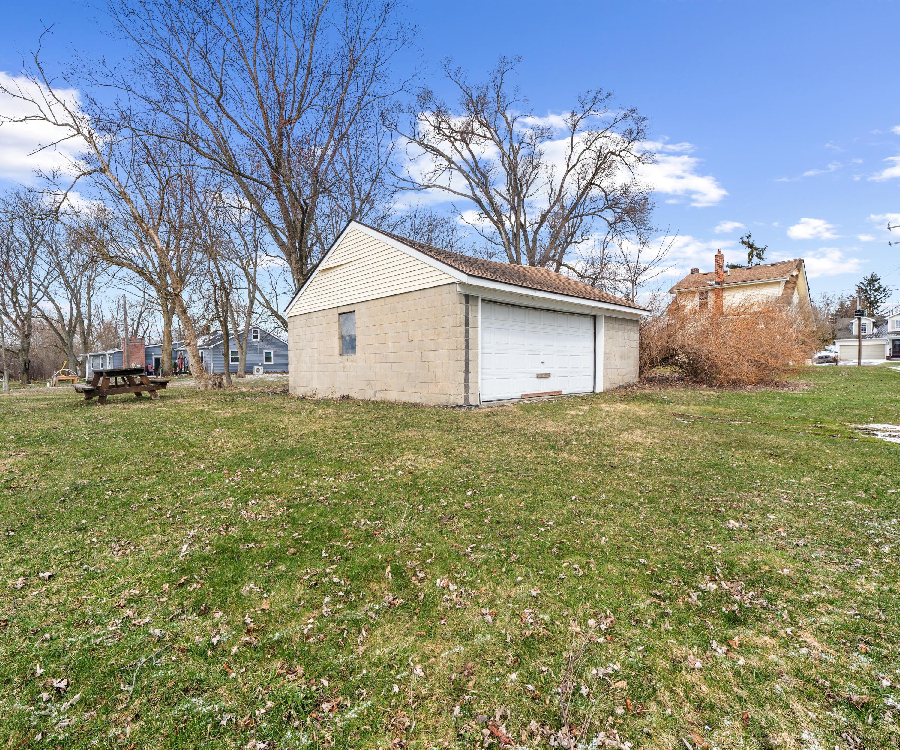 9296 6 Mile Road
