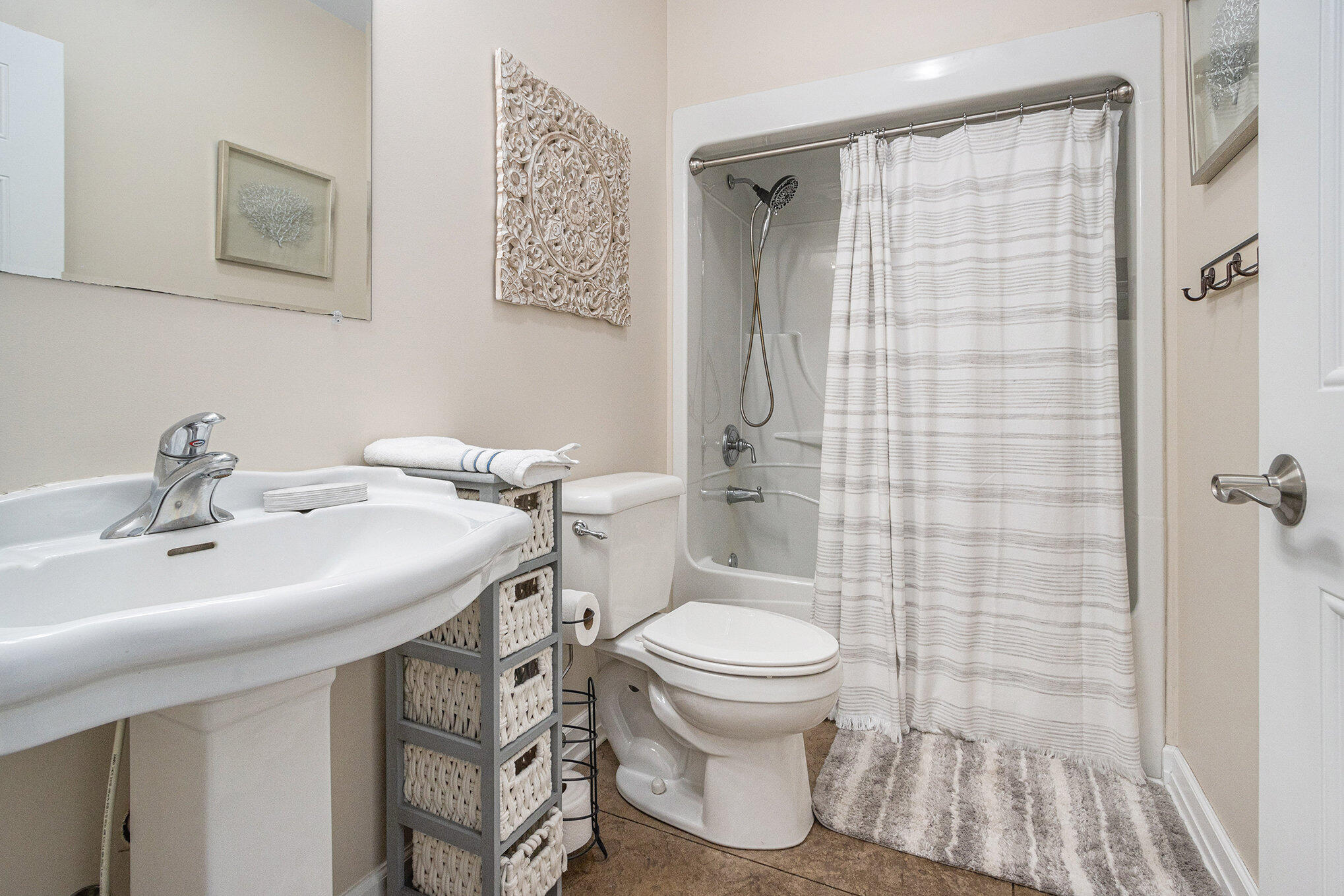 Battle Creek, Michigan 49017, United States, 5 Bedrooms Bedrooms, ,4 BathroomsBathrooms,Residential,Pending,100269