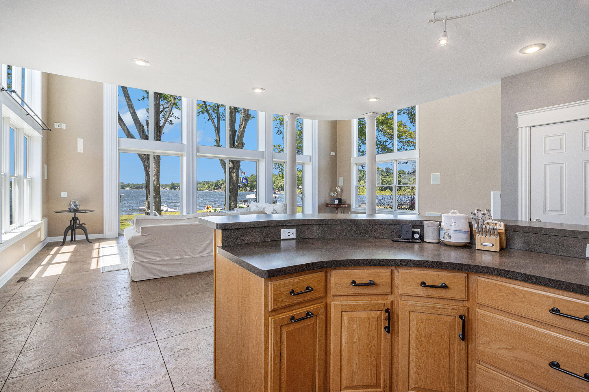 Battle Creek, Michigan 49017, United States, 5 Bedrooms Bedrooms, ,4 BathroomsBathrooms,Residential,Pending,100269