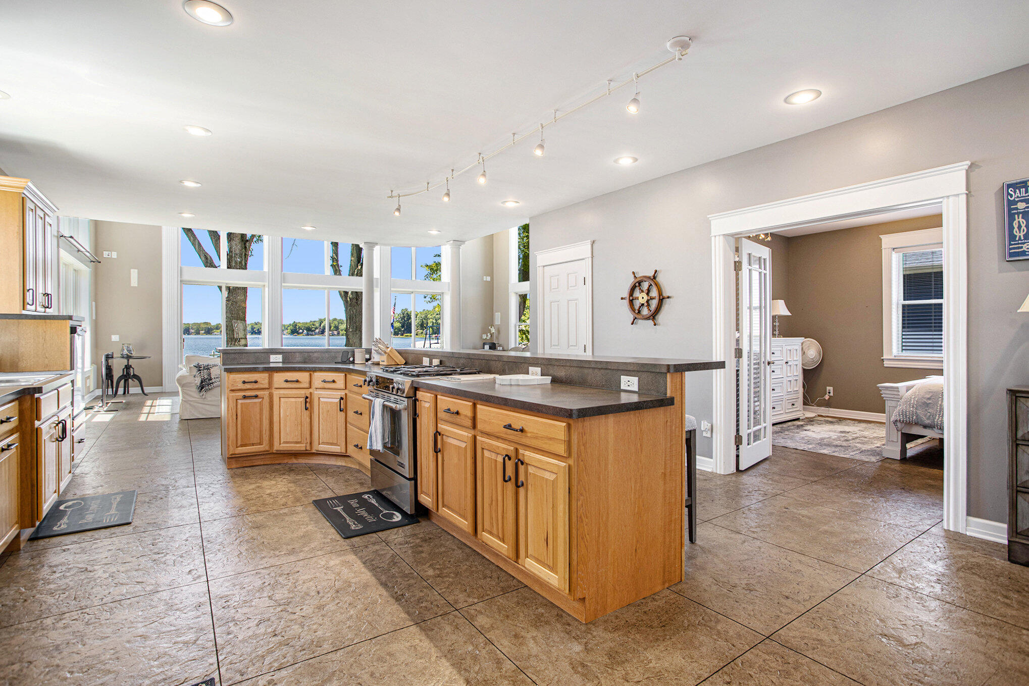 Battle Creek, Michigan 49017, United States, 5 Bedrooms Bedrooms, ,4 BathroomsBathrooms,Residential,Pending,100269