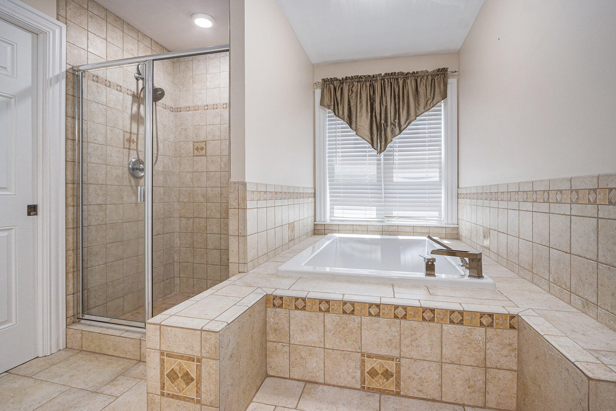 Battle Creek, Michigan 49017, United States, 5 Bedrooms Bedrooms, ,4 BathroomsBathrooms,Residential,Pending,100269