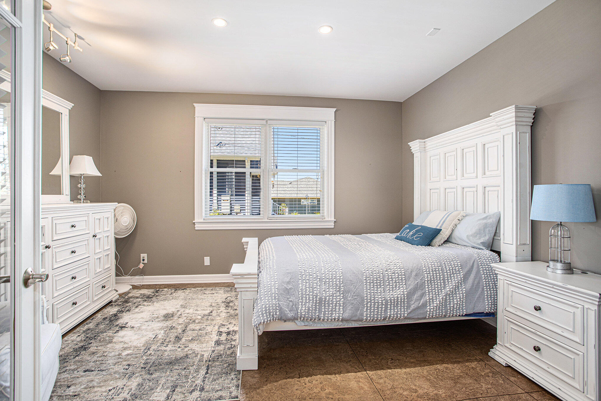 Battle Creek, Michigan 49017, United States, 5 Bedrooms Bedrooms, ,4 BathroomsBathrooms,Residential,Pending,100269