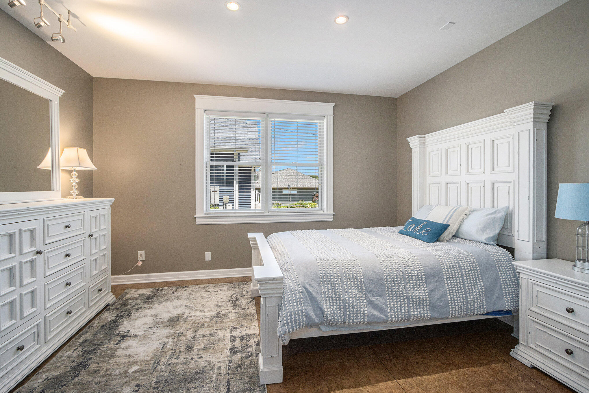 Battle Creek, Michigan 49017, United States, 5 Bedrooms Bedrooms, ,4 BathroomsBathrooms,Residential,Pending,100269