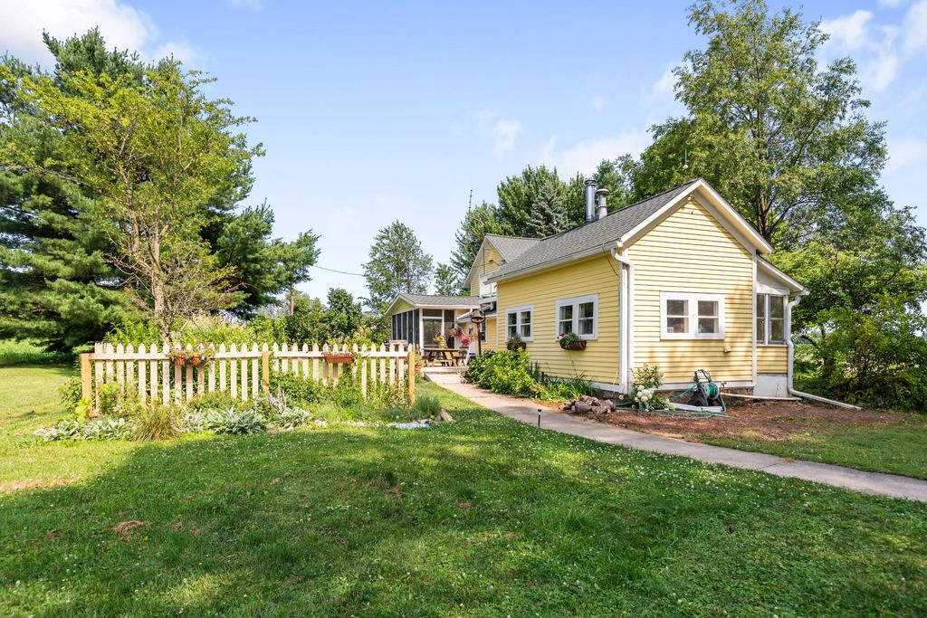 Photo of 6475 Olive Branch Road, Galien, MI 49113 (MLS # 26005850)