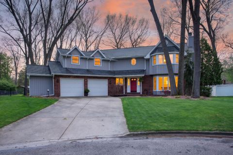 Photo of 5217 S Broadmoor Street, Jackson, MI 49201 (MLS # 26018908)