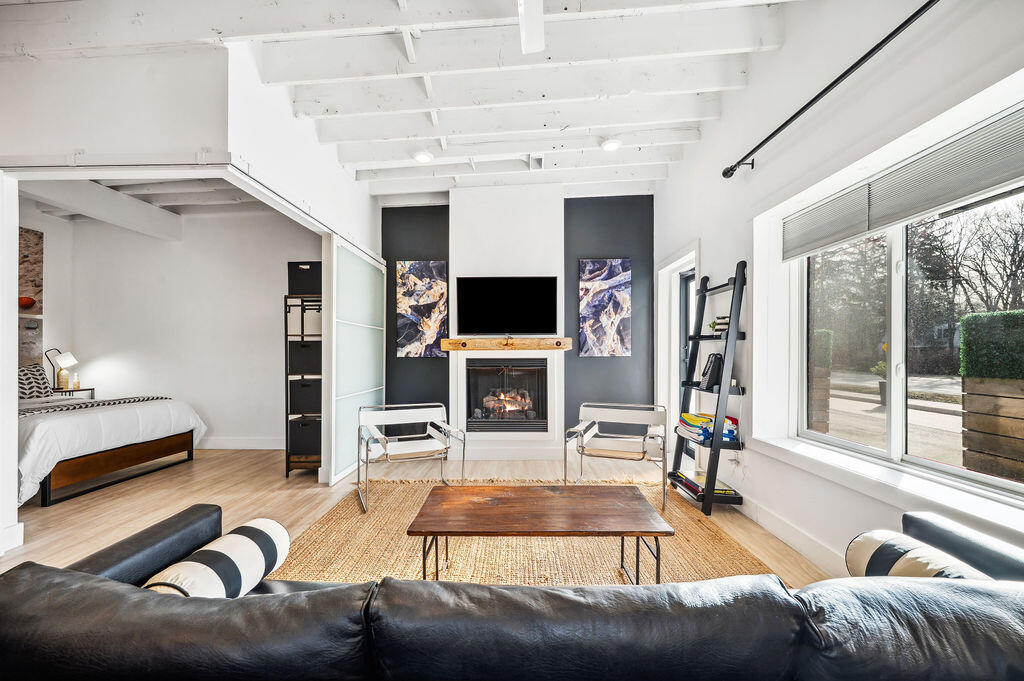 13662 Red Arrow Highway