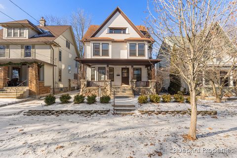 Photo of 137 Auburn Avenue SE, Grand Rapids, MI 49506 (MLS # 26002286)