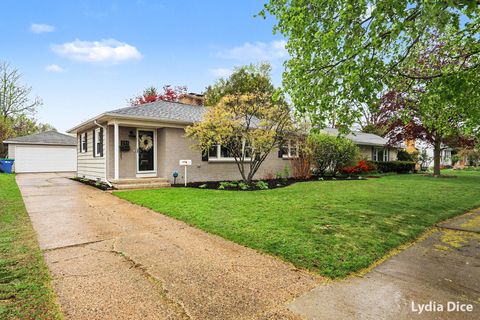Photo of 1144 Ellsmere Street NE, Grand Rapids, MI 49505 (MLS # 26018827)