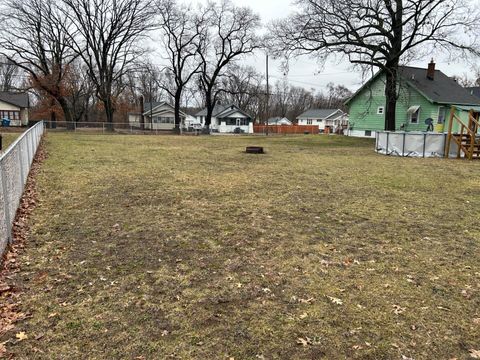 Photo of 549 Adams Avenue, Muskegon, MI 49442 (MLS # 26009261)