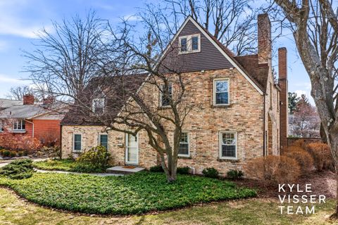 Photo of 2460 Oakwood Drive SE, East Grand Rapids, MI 49506 (MLS # 26011648)