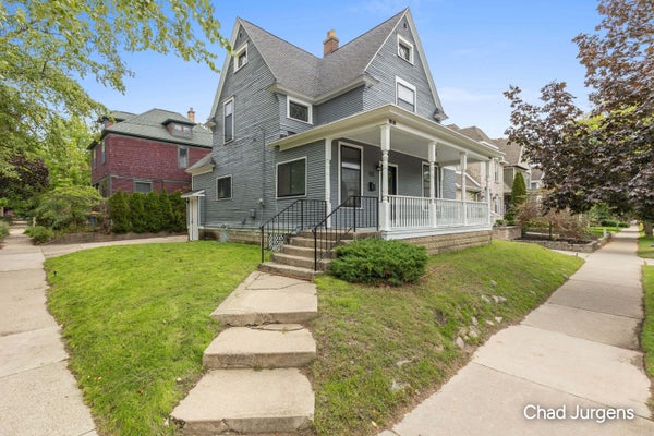 901 WEALTHY ST SE, GRAND RAPIDS, MI 49506 - Image 8fe09c578a329c8a5d9c512d422f2f64/3034856107