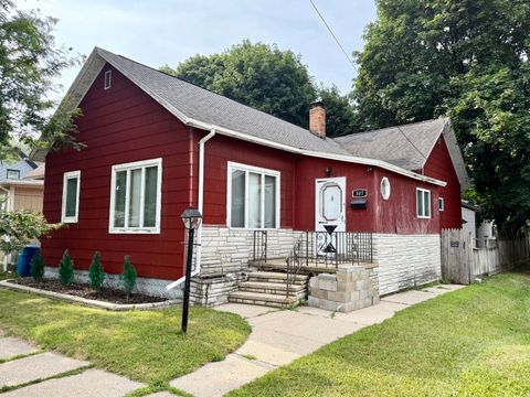 Photo of 307 6th Street, Manistee, MI 49660 (MLS # 26037526)