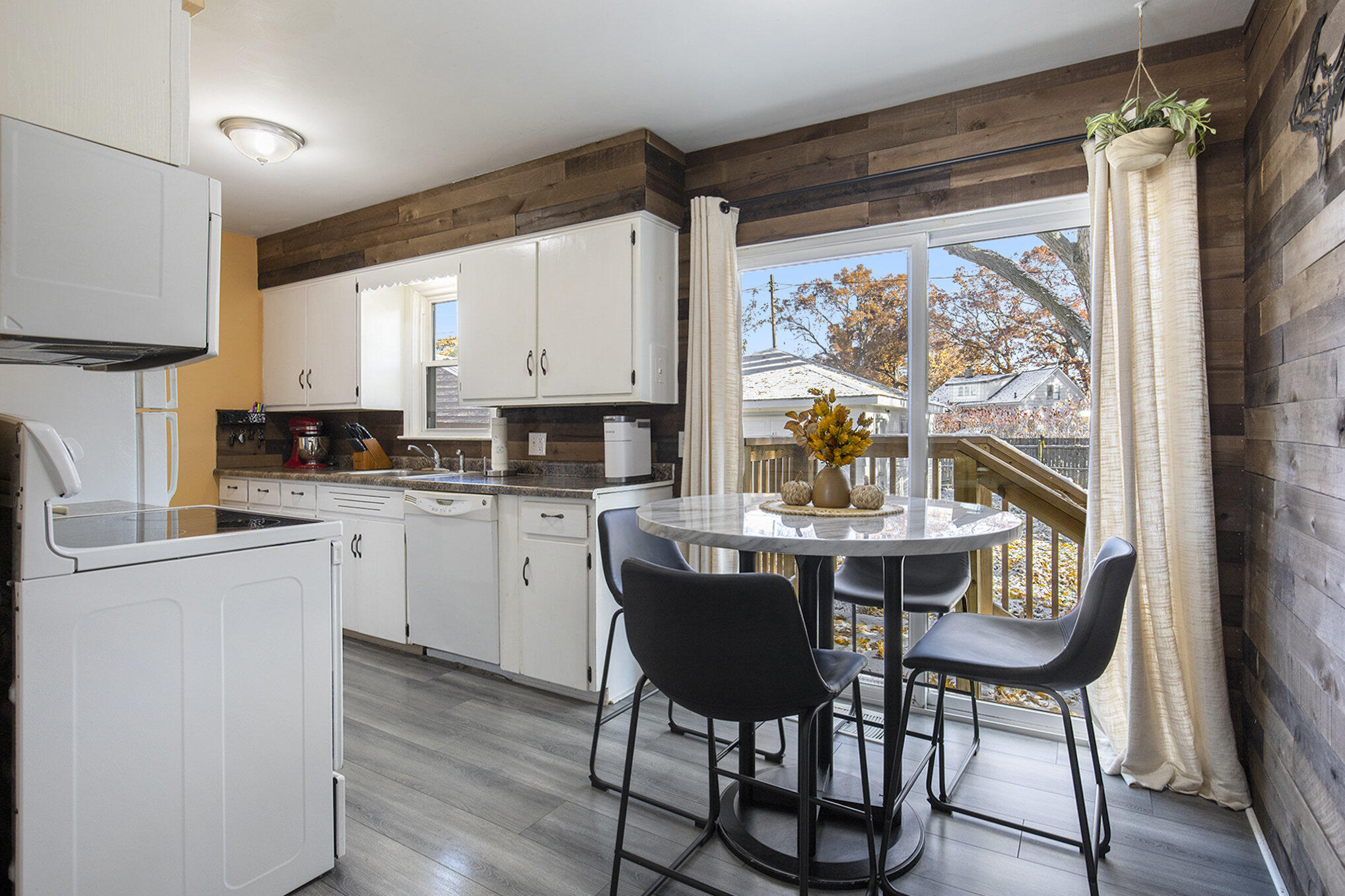 Wyoming, Michigan 49548, United States, 3 Bedrooms Bedrooms, ,2 BathroomsBathrooms,Residential,Active,242929