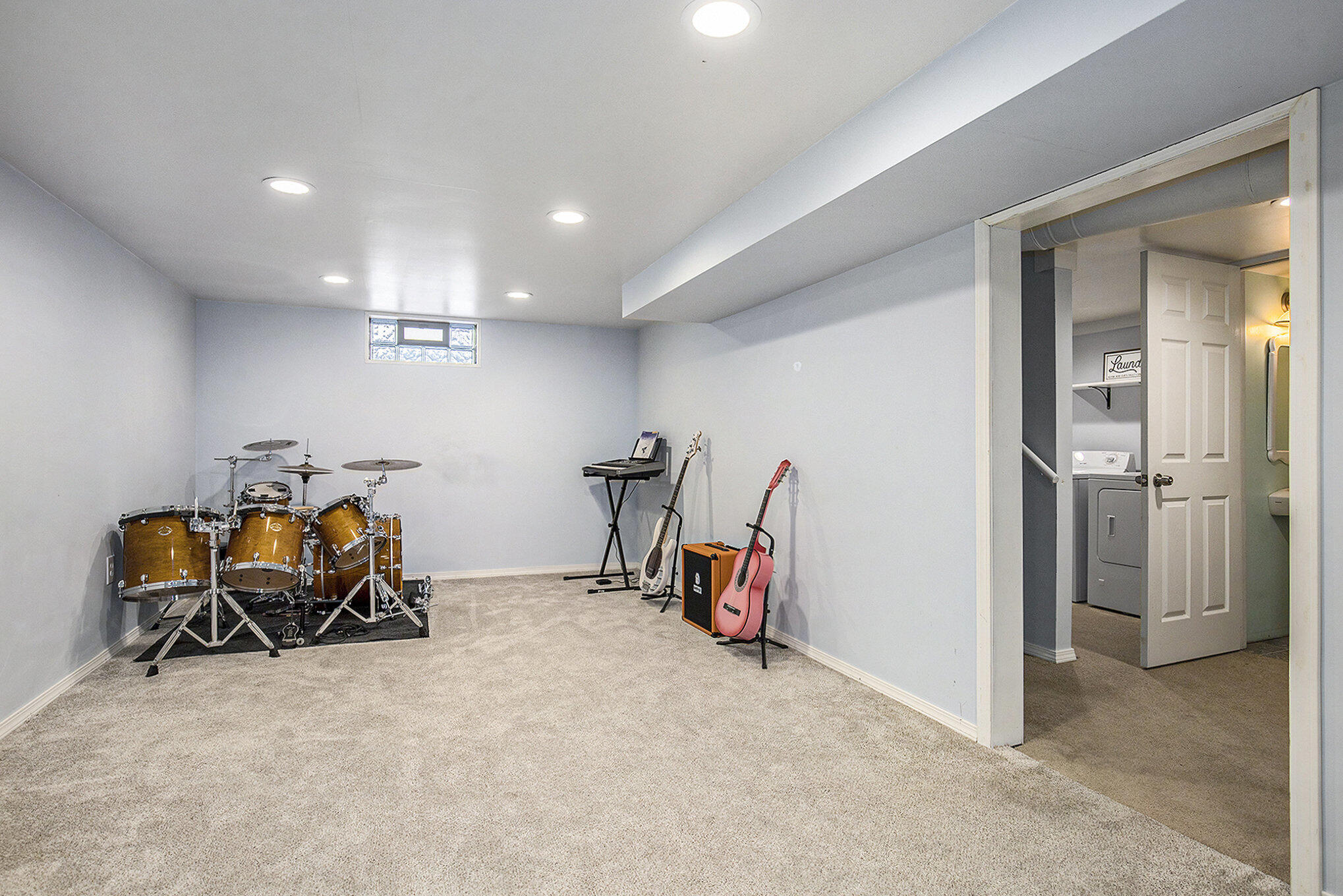 Wyoming, Michigan 49548, United States, 3 Bedrooms Bedrooms, ,2 BathroomsBathrooms,Residential,Active,242929