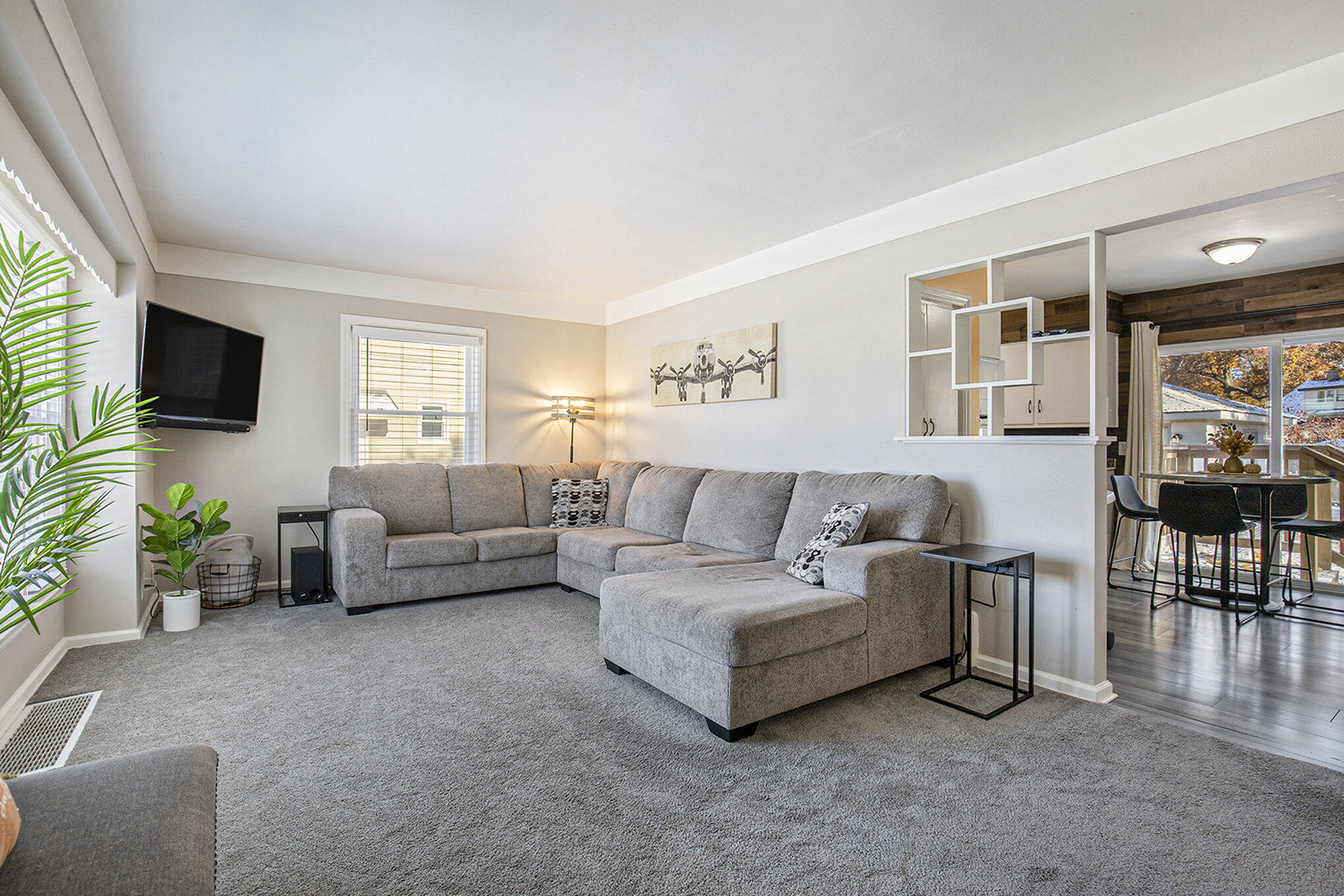 Wyoming, Michigan 49548, United States, 3 Bedrooms Bedrooms, ,2 BathroomsBathrooms,Residential,Active,242929