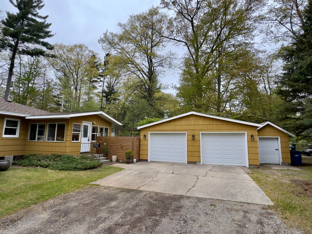Photo of 19105 Glendale Circle, Spring Lake, MI 49456 (MLS # 26022265)