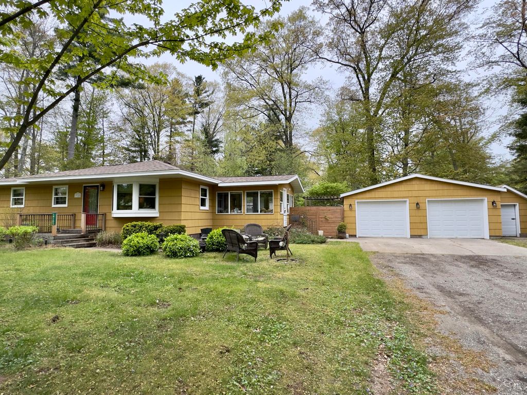 Photo of 19105 Glendale Circle, Spring Lake, MI 49456 (MLS # 26022265)