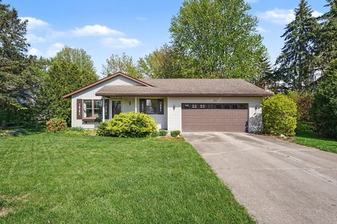 Photo of 917 Ottawa Avenue, Holland, MI 49423 (MLS # 26020693)