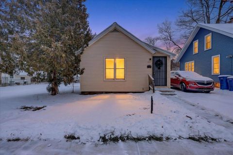 Photo of 511 Gilbert Street SE, Grand Rapids, MI 49507 (MLS # 26002264)