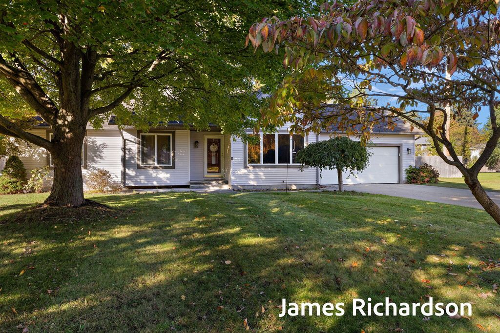 Photo of 15249 Widgeon Road, Grand Haven, MI 49417 (MLS # 26010269)