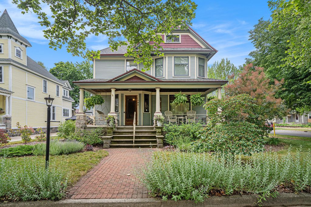 Photo of 162 W 14th Street, Holland, MI 49423 (MLS # 25034889)