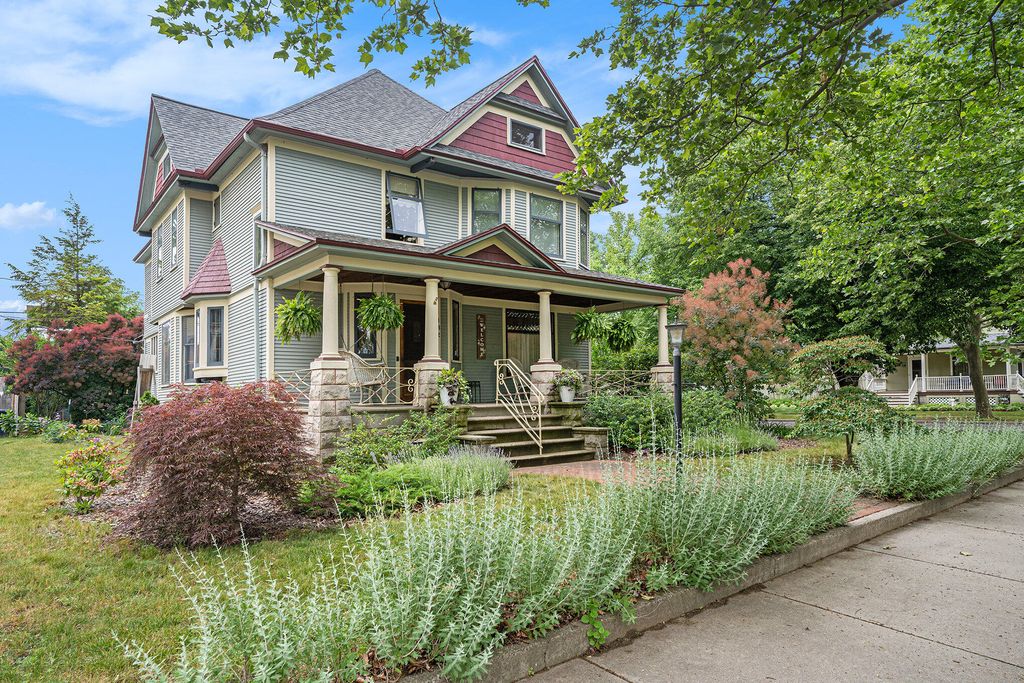 Photo of 162 W 14th Street, Holland, MI 49423 (MLS # 25034889)