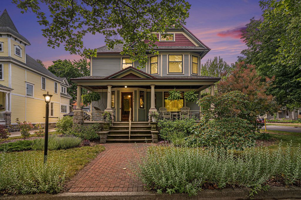 Photo of 162 W 14th Street, Holland, MI 49423 (MLS # 25034889)