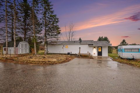 Photo of 6015 S 124th Avenue, Rothbury, MI 49452 (MLS # 26013227)