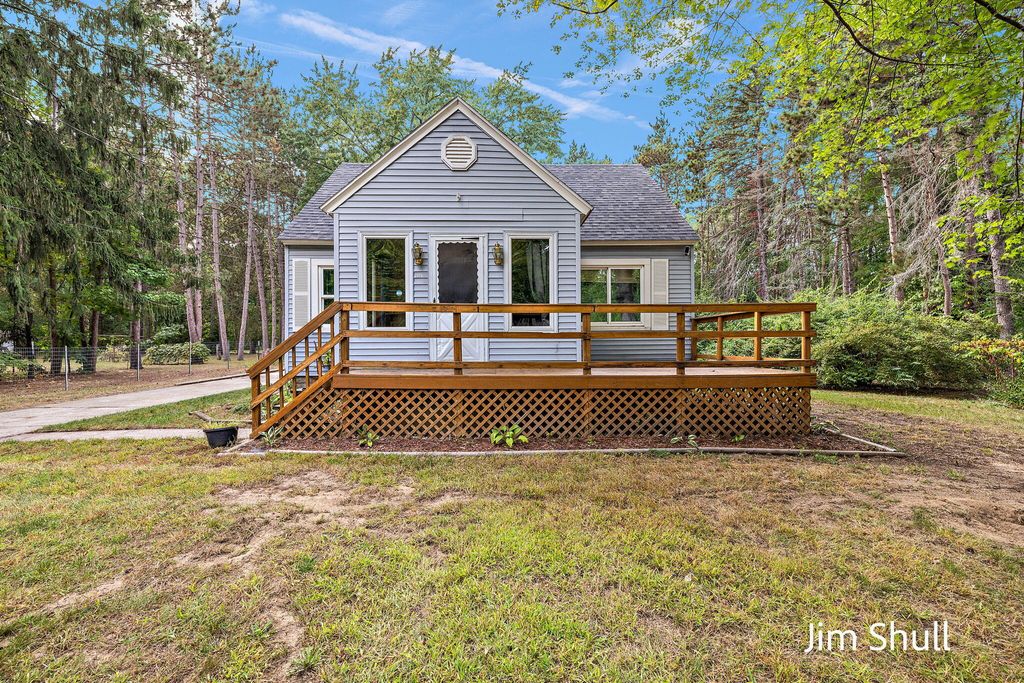 Photo of 3241 Medema Street, Muskegon, MI 49444 (MLS # 25050777)