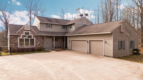 Photo of 15445 Holly Drive, Thompsonville, MI 49683 (MLS # 25062596)