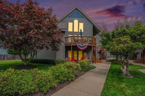 Condominium in South Haven MI 130 North Shore Drive 22.jpg