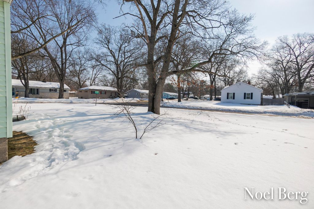 Photo of 639 Carlton Street, Muskegon, MI 49442 (MLS # 26005645)
