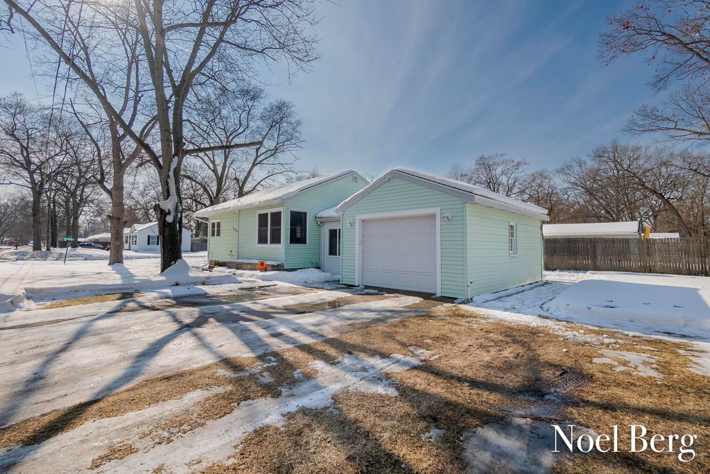 Photo of 639 Carlton Street, Muskegon, MI 49442 (MLS # 26005645)