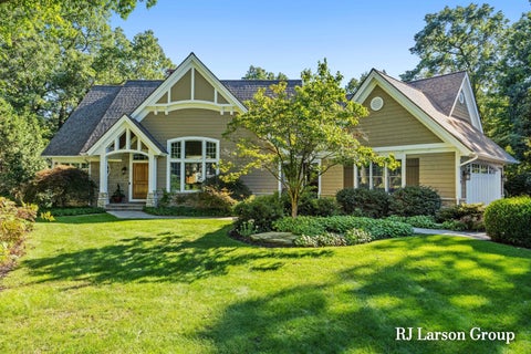 Photo for 4350 S Oak Pointe Court NE