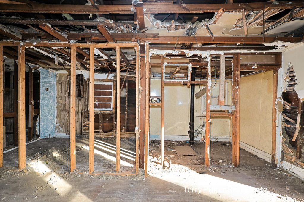 Photo of 1650 Beidler Street, Muskegon, MI 49441 (MLS # 25054743)