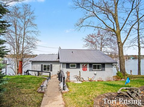 Photo of 2662 Lakeside Drive, Stanton, MI 48888 (MLS # 26016612)