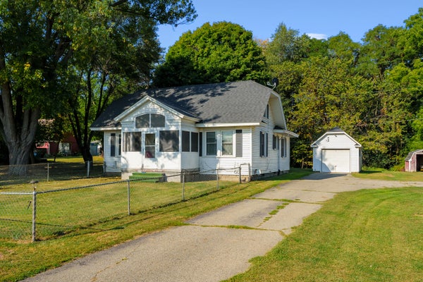 736 S GROVE ST, DELTON, MI 49046 - Image 93046dcd16a573962d09eaba535694f2/2329482770
