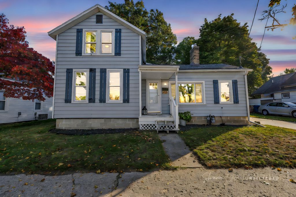 Photo of 428 E Exchange Street, Spring Lake, MI 49456 (MLS # 25054228)
