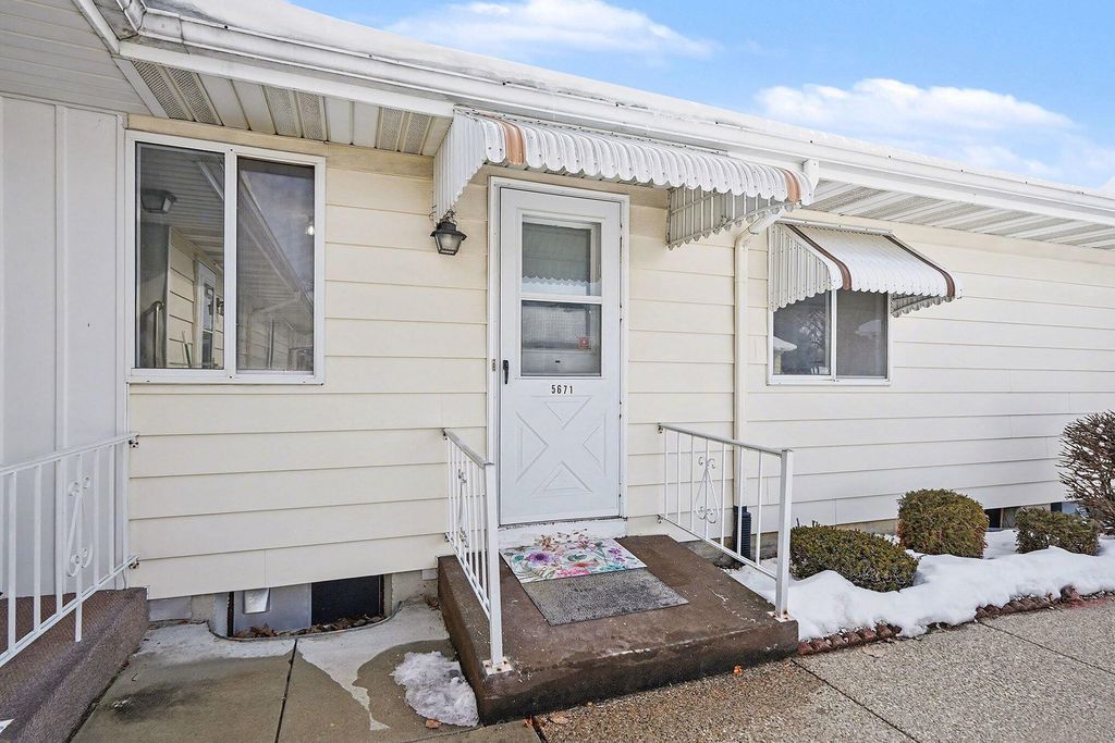 Photo of 5671 Leisure South Drive SE, Grand Rapids, MI 49548 (MLS # 26005271)