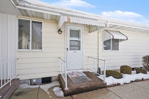 Photo of 5671 Leisure South Drive SE, Grand Rapids, MI 49548 (MLS # 26005271)