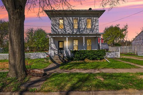 Photo of 1006 Maple Avenue, Jackson, MI 49203 (MLS # 26017042)