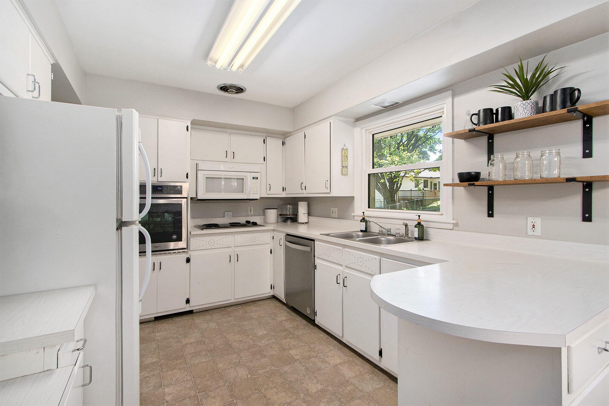 Portage, Michigan 49002, United States, 4 Bedrooms Bedrooms, ,2 BathroomsBathrooms,Residential,Pending,127038