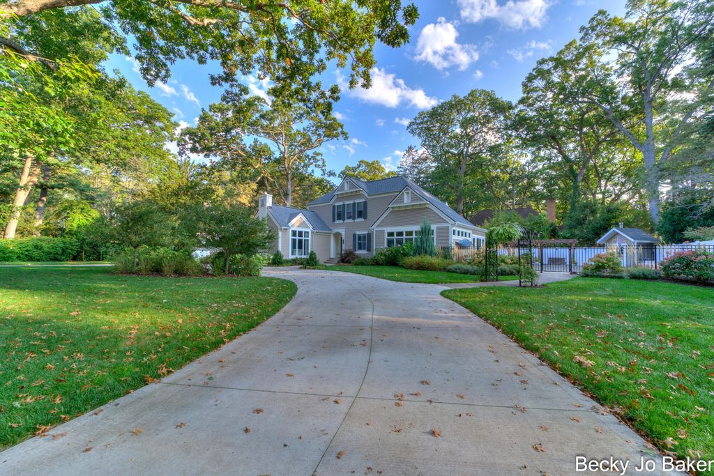 Photo of 430 Mid Oak Drive, North Muskegon, MI 49445 (MLS # 25051298)