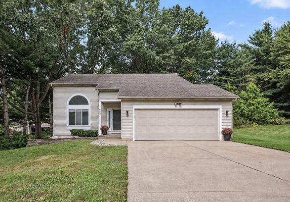 6631 RUNWAY CT SW, BYRON CENTER, MI 49315 - Image 9489bf65192cfbfb7ebbf5efd18e4f44/154944138