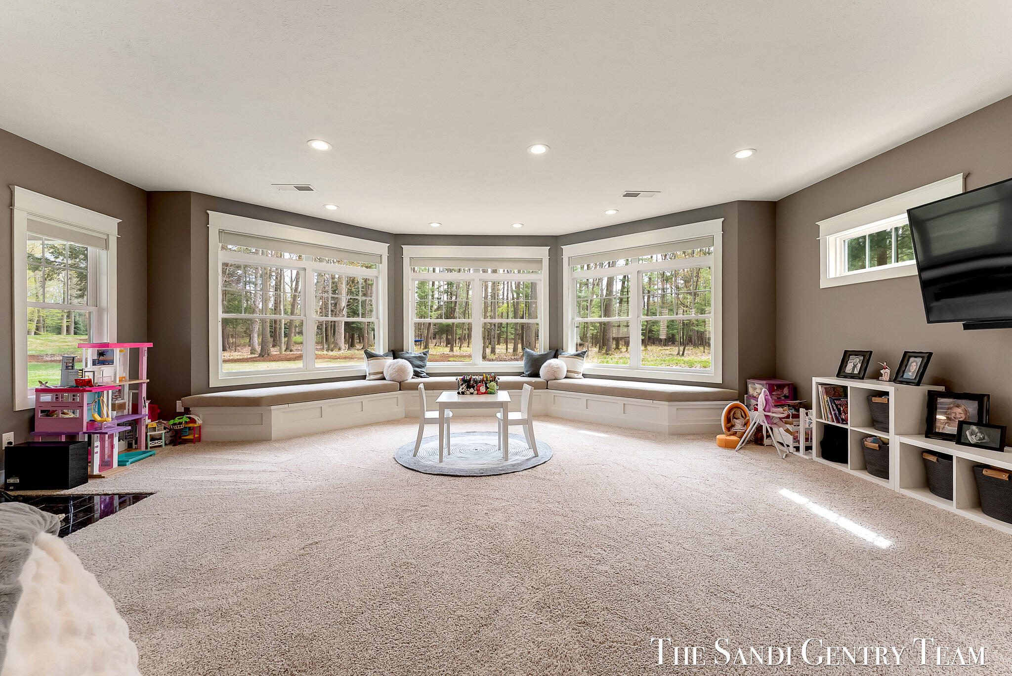Grand Haven, Michigan, 49417, United States, 4 Bedrooms Bedrooms, ,3 BathroomsBathrooms,Residential,Active,2042700