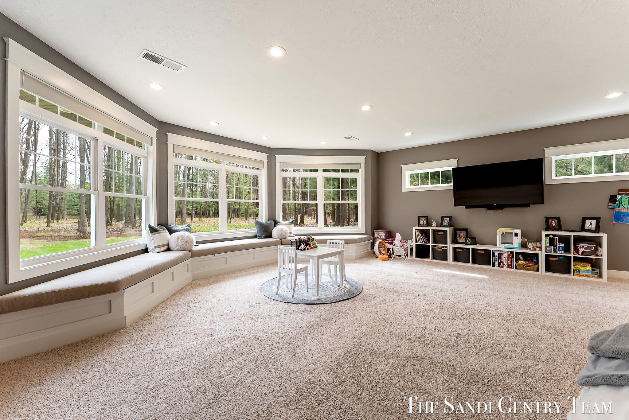 Grand Haven, Michigan, 49417, United States, 4 Bedrooms Bedrooms, ,3 BathroomsBathrooms,Residential,Active,2042700