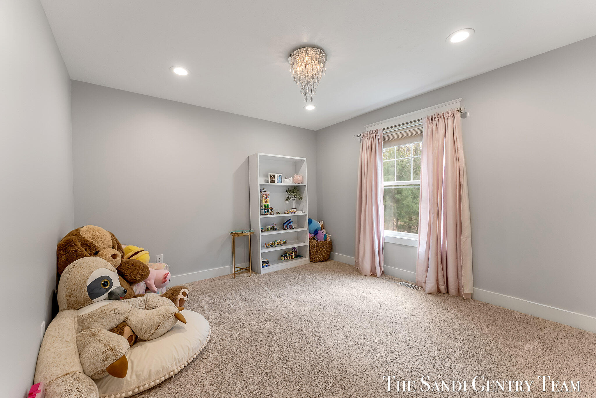 Grand Haven, Michigan, 49417, United States, 4 Bedrooms Bedrooms, ,3 BathroomsBathrooms,Residential,Active,2042700